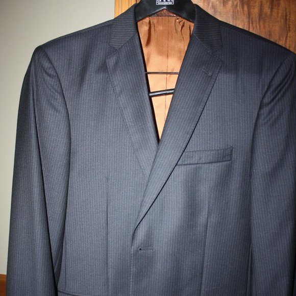 Jos A Bank Size 38R Men's Suit- Worn 2 times - Picture 1 of 4